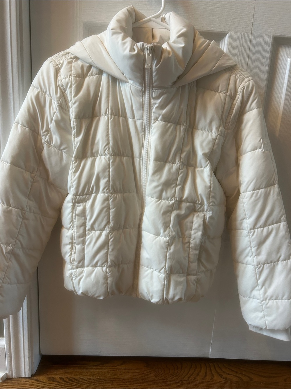 Abercrombie kids white puffer jacket 9/10